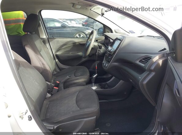 KL8CB6SA7KC735424 2019 CHEVROLET SPARK Белый Вид салона спереди