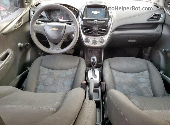 KL8CB6SA8JC479552 2018 CHEVROLET SPARK Red Widok deski rozdzielczej