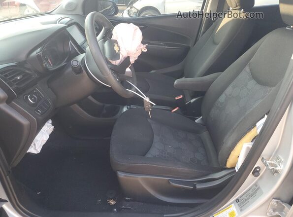 KL8CD6SA2JC471120 2018 CHEVROLET SPARK Silver წინა სალონის ხედი