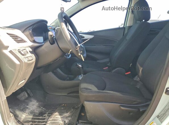 KL8CD6SA7HC743297 2017 CHEVROLET SPARK Бирюзовый Вид салона спереди