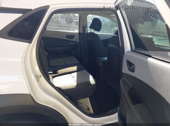 KM8K22AAXMU739733 2021 HYUNDAI KONA White VIN კოდის სტიკერის ხედი