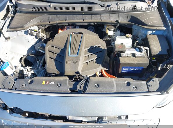 KM8K53AG6LU079111 2020 HYUNDAI KONA ELECTRIC Silver Widok z tyłu