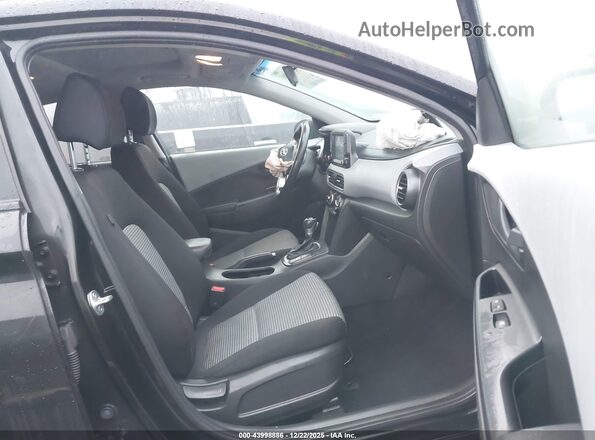 KM8K62AA2JU077114 2018 HYUNDAI KONA Черный Вид салона спереди