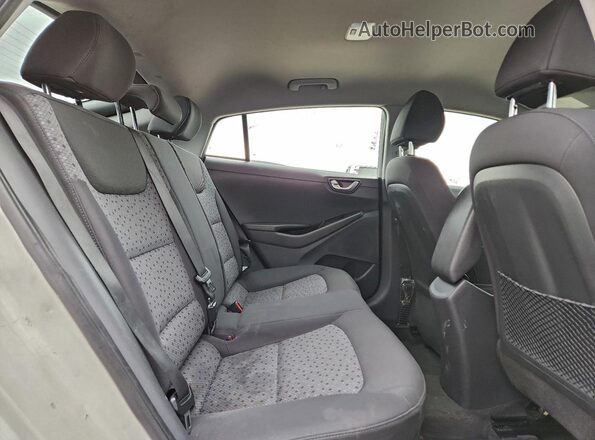 KMHC65LC0HU039766 2017 HYUNDAI IONIQ White Вид задніх сидінь