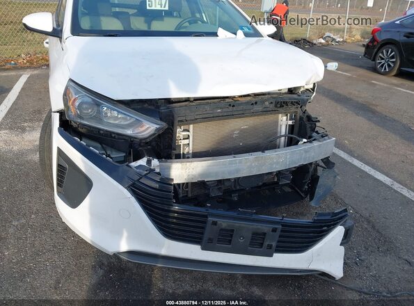 KMHC65LC1JU087220 2018 HYUNDAI IONIQ HYBRID Белый Вид спереди