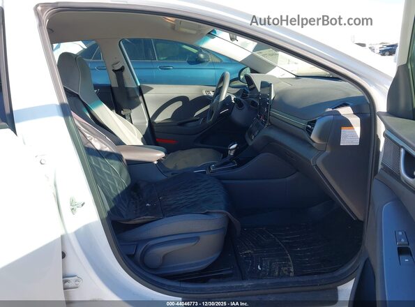 KMHC65LC2NU284967 2022 HYUNDAI IONIQ HYBRID Белый Вид салона спереди