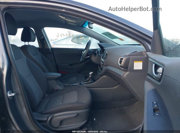 KMHC65LC6HU056023 2017 HYUNDAI IONIQ HYBRID Серый Вид салона спереди