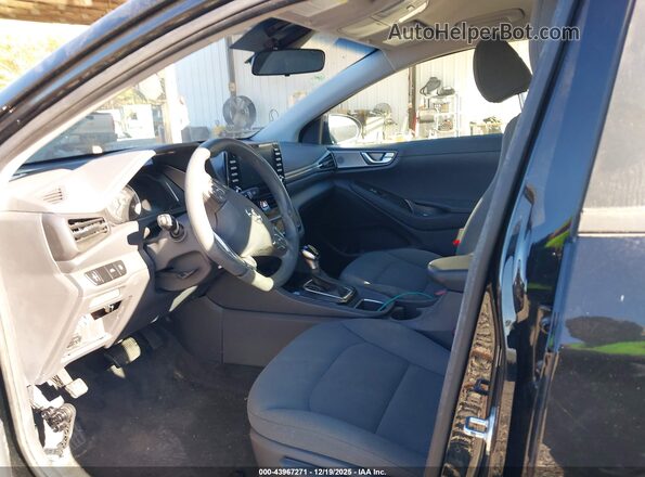 KMHC65LC7LU227404 2020 HYUNDAI IONIQ HYBRID Black Вид салону спереду