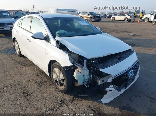 KMHC65LC7LU238841 2020 HYUNDAI IONIQ HYBRID White Front right