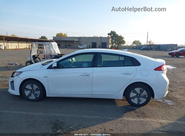 KMHC65LC7LU238841 2020 HYUNDAI IONIQ HYBRID White Rear interior view