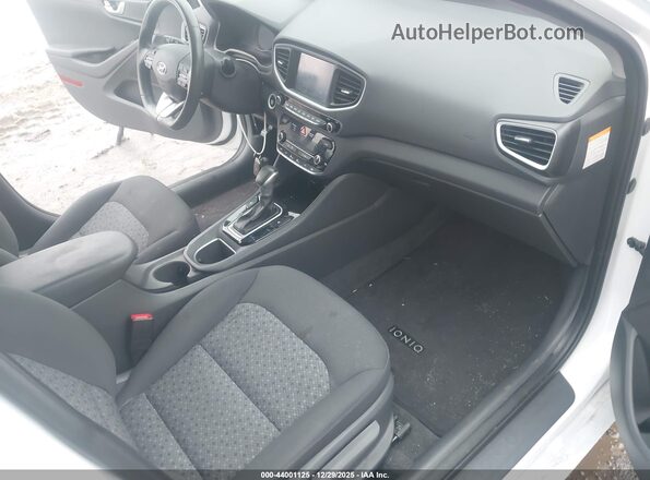 KMHC75LC1HU031883 2017 HYUNDAI IONIQ HYBRID White Вид салону спереду