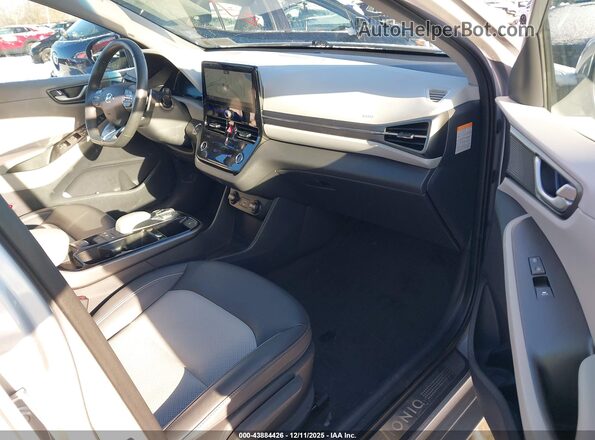 KMHC85LJ3LU070141 2020 HYUNDAI IONIQ ELECTRIC Silver Widok wnętrza z przodu