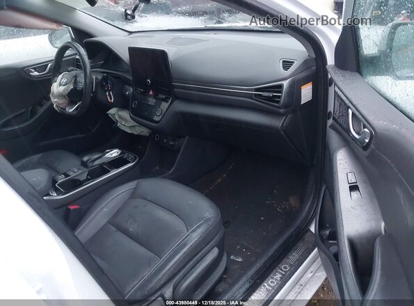 KMHC85LJ7LU076556 2020 HYUNDAI IONIQ ELECTRIC Белый Вид салона спереди