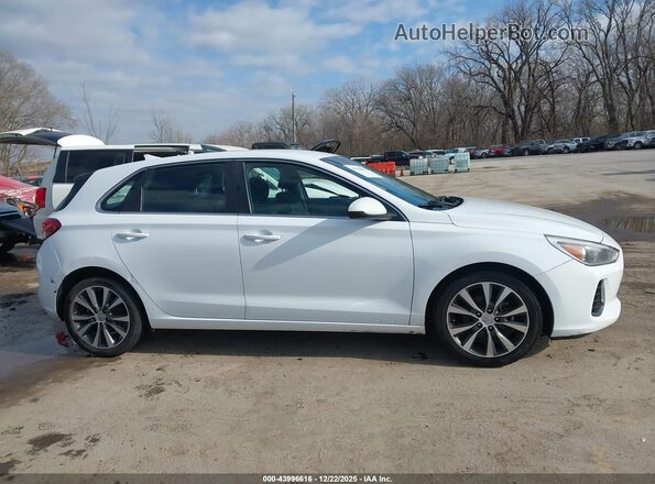 KMHH35LE8KU091783 2019 HYUNDAI ELANTRA GT White Widok wnętrza z tyłu