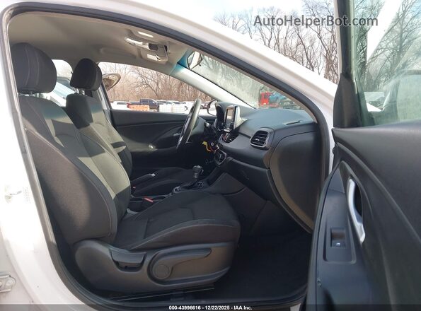 KMHH35LE8KU091783 2019 HYUNDAI ELANTRA GT White Widok wnętrza z przodu