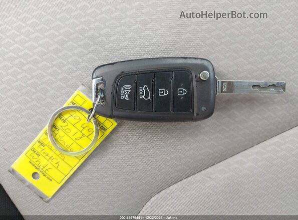 KMHH35LEXJU074109 2018 HYUNDAI ELANTRA GT Белый Вид панели приборов