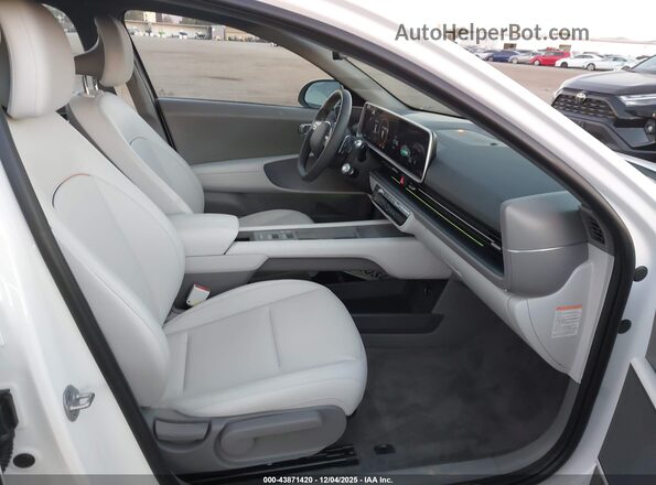 KMHM34AA6SA095650 2025 HYUNDAI IONIQ 6 White Widok wnętrza z przodu