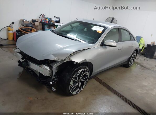 KMHM34AC0RA064356 2024 HYUNDAI IONIQ 6 Silver Vista tres cuartos delantera izquierda