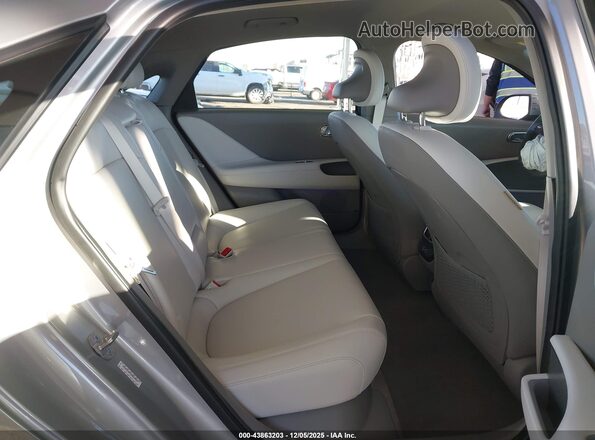 KMHM34AC0SA083009 2025 HYUNDAI IONIQ 6 Silver Widok naklejki z numerem VIN