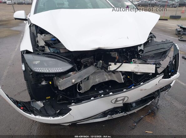 KMHM54AA2RA061175 2024 HYUNDAI IONIQ 6 White Вид спереду