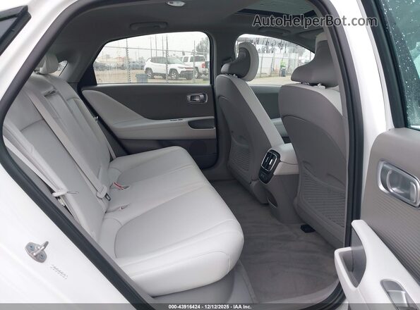 KMHM54AA2RA061175 2024 HYUNDAI IONIQ 6 White Вид наклейки з VIN-кодом