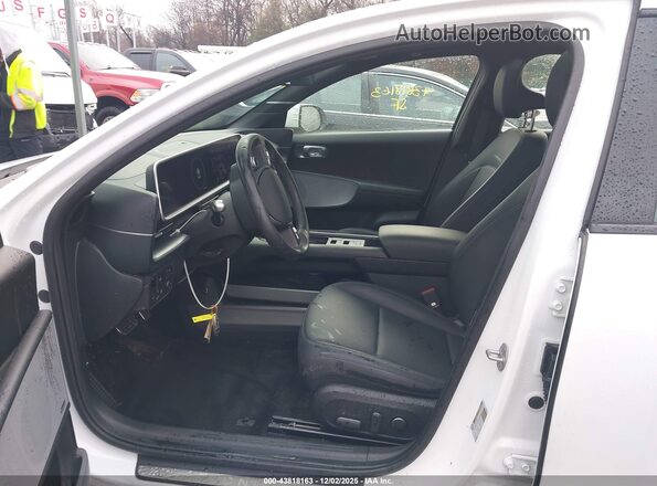 KMHM54AC5PA047950 2023 HYUNDAI IONIQ 6 White Սալոնի դիմացի տեսք