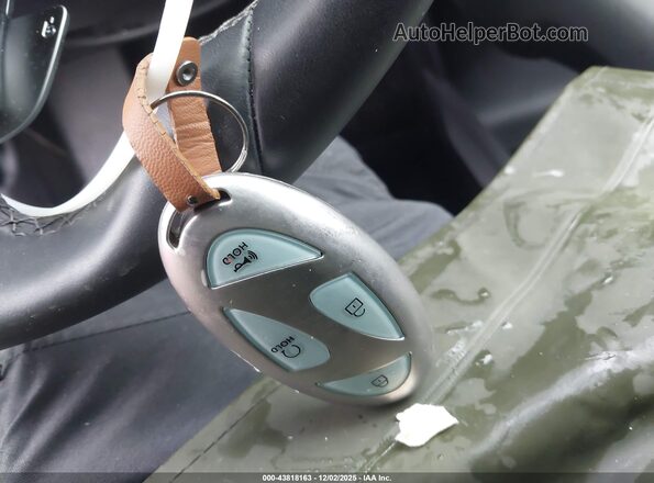 KMHM54AC5PA047950 2023 HYUNDAI IONIQ 6 White Առջևի վահանակի տեսք
