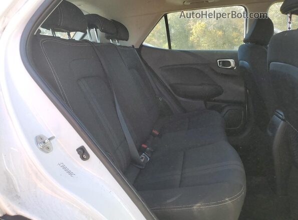 KMHRC8A32MU085469 2021 HYUNDAI VENUE Белый Вид задней части салона