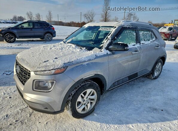 KMHRC8A32PU240803 2023 HYUNDAI VENUE Silver Vista tres cuartos delantera izquierda