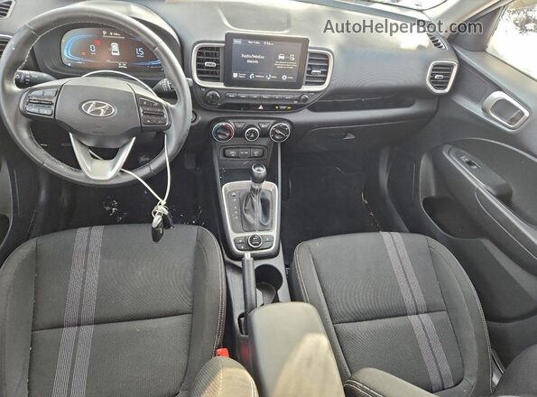 KMHRC8A32PU240803 2023 HYUNDAI VENUE Silver Vista del salpicadero