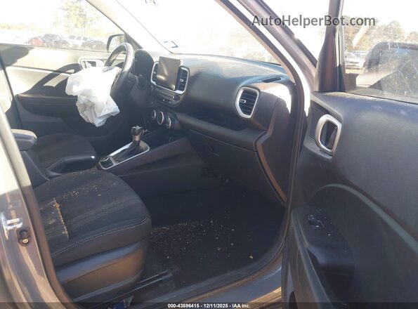 KMHRC8A34MU082296 2021 HYUNDAI VENUE Gray Front interior view