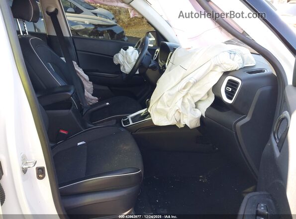 KMHRC8A34PU252970 2023 HYUNDAI VENUE Белый Вид салона спереди
