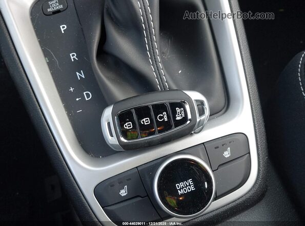 KMHRC8A35TU428631 2026 HYUNDAI VENUE Light Blue Vista del salpicadero