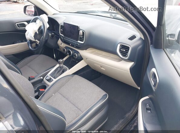 KMHRC8A38MU104087 2021 HYUNDAI VENUE Синий Вид салона спереди