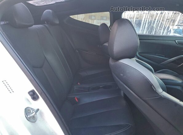KMHTC6AE6GU302568 2016 HYUNDAI VELOSTER Белый Вид задних сидений