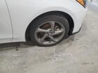 2019 Hyundai Veloster Base Белый vin: KMHTG6AF6KU016385 Damage: Right Front Wheel, Curb Rash, 7 To 8 Inches
