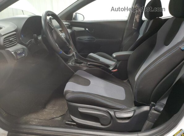 KMHTG6AF6KU016385 2019 HYUNDAI VELOSTER Белый Вид салона спереди
