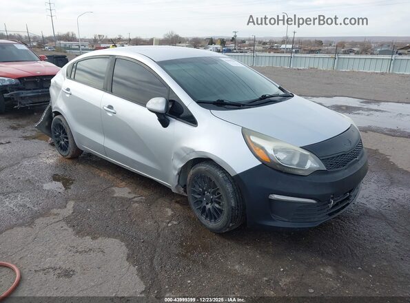 KNADM4A3XH6038587 2017 KIA RIO Silver Delantero derecho