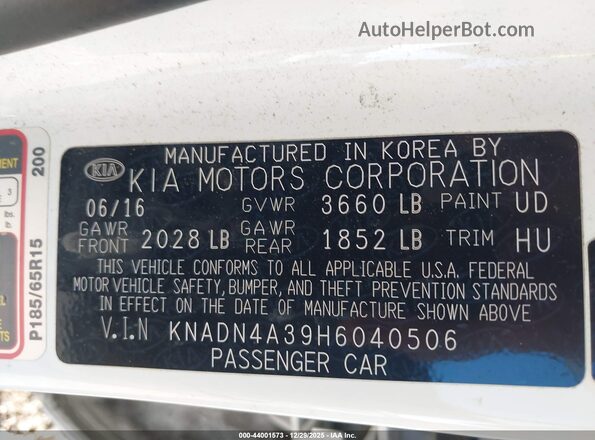 KNADN4A39H6040506 2017 KIA RIO White Vista del compartimento del motor