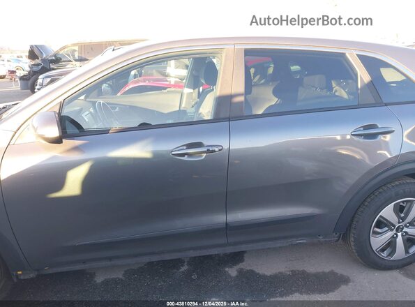 KNDCB3LC2J5146225 2018 KIA NIRO Серый 