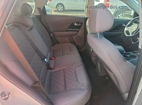 KNDCB3LC9L5382437 2020 KIA NIRO Белый Вид задних сидений