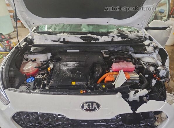 KNDCB3LC9M5471328 2021 KIA NIRO Белый Вид задней части салона