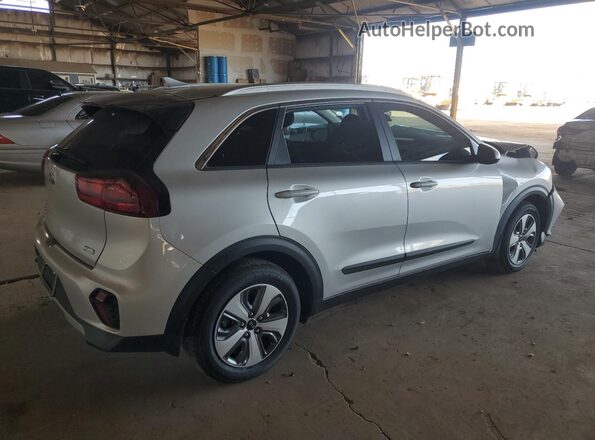 KNDCB3LCXM5486565 2021 KIA NIRO Серебряный Задняя правая четверть