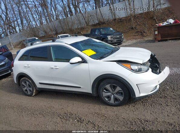 KNDCC3LC2H5033365 2017 KIA NIRO White Vista interior de 360 grados