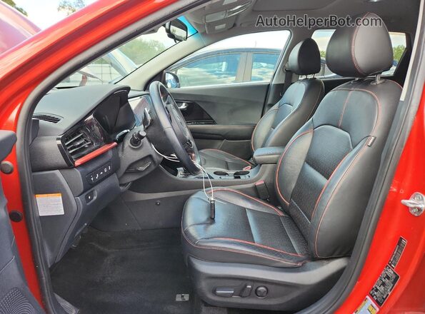 KNDCC3LC5M5480573 2021 KIA NIRO Оранжевый Вид салона спереди