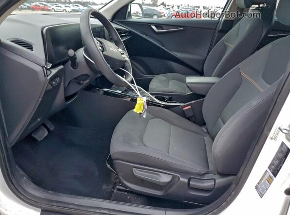 KNDCP3LE2P5091500 2023 KIA NIRO White წინა სალონის ხედი