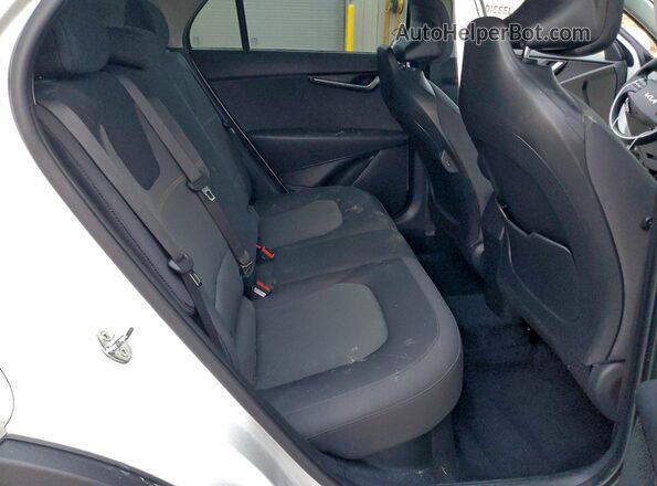 KNDCP3LE2P5091500 2023 KIA NIRO White უკანა სავარძლების ხედი