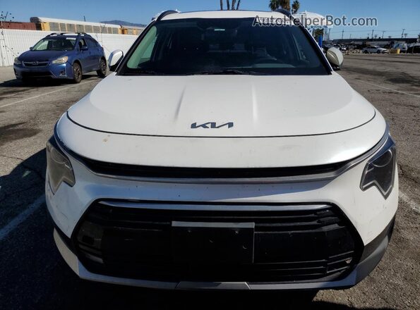 KNDCR3LE0P5042788 2023 KIA NIRO Белый Вид спереди