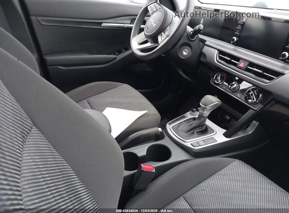 KNDEP2AAXT7872640 2026 KIA SELTOS Dark Blue Widok wnętrza z przodu