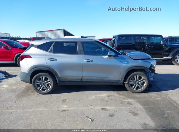 KNDEPCAA3P7423019 2023 KIA SELTOS Silver Widok wnętrza 360 stopni